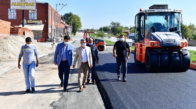 YEŞİLYURT'TA 'YOL YENİLEME, SICAK ASFALT VE SATHİ KAPLAMA' HİZMETLERİ YOĞUNLAŞTI