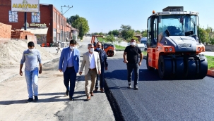 YEŞİLYURT'TA 'YOL YENİLEME, SICAK ASFALT VE SATHİ KAPLAMA' HİZMETLERİ YOĞUNLAŞTI