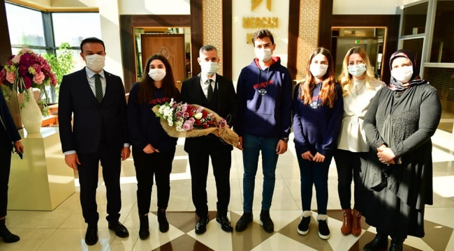 BAŞKAN ÇINAR, ÖZEL BİR KOLEJİN 'KARİYER GÜNLERİ' PROGRAMINA KATILDI