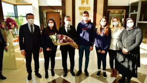 BAŞKAN ÇINAR, ÖZEL BİR KOLEJİN 'KARİYER GÜNLERİ' PROGRAMINA KATILDI