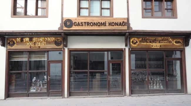 TARİHİ YEŞİLYURT KONAKLARINDA Kİ 'AZET BACI' BEZ BEBEK ÜRETİMİ DİKKAT ÇEKİYOR