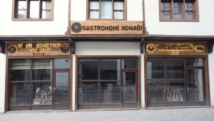 TARİHİ YEŞİLYURT KONAKLARINDA Kİ 'AZET BACI' BEZ BEBEK ÜRETİMİ DİKKAT ÇEKİYOR