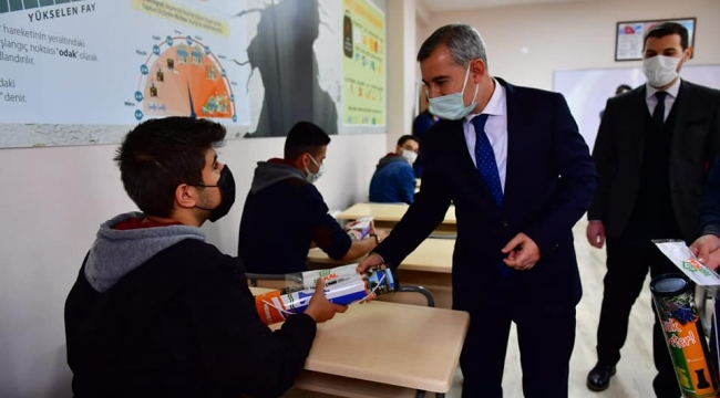 YEŞİLYURT BELEDİYESİ DEPREM EĞİTİM SİMÜLASYON MERKEZİ VE BİLİM ATÖLYESİ'NDE EĞİTİMLER YENİDEN BAŞLADI