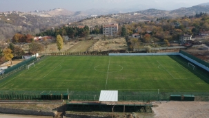 BAŞKAN ÇINAR, YENİDEN İNŞA EDİLEN FUTBOL SAHASINI ZİYARET ETTİ