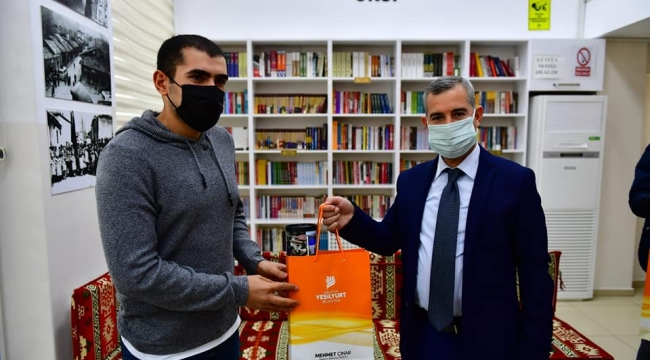 BAŞKAN ÇINAR, ZAVİYE MAHALLESİ MİLLET KIRAATHANESİNDE GENÇLERLE BULUŞTU