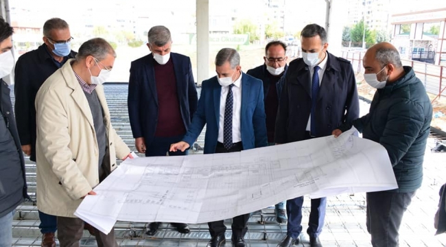 YEŞİLYURT BELEDİYESİ ÇİLESİZ SEMT PAZARI VE YAŞAM MERKEZİ HIZLA YÜKSELİYOR 