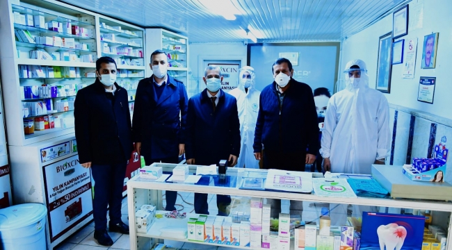 YEŞİLYURT BELEDİYESİ EKİPLERİ (COVİD-19) TEDBİRLERİ KAPSAMINDA ECZANELERİ DEZENFEKTE EDİYOR