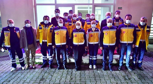 BAŞKAN ÇINAR, EMNİYET, JANDARMA, 112 PERSONELİ VE ESNAFLARI YENİ YILIN İLK ANLARINDA YALNIZ BIRAKMADI