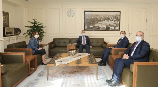 BAŞKAN ÇINAR, GAZİANTEP'DE BÜYÜKŞEHİR VE ŞEHİT KAMİL BELEDİYE BAŞKANLARIYLA BİRARAYA GELDİ