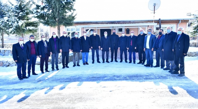 BAŞKAN ÇINAR, MUHTARLARLA MAHALLELERİN TANITIM VE KÜLTÜR ÇALIŞMA GRUBU TOPLANTISINDA BİRARAYA GELDİ 