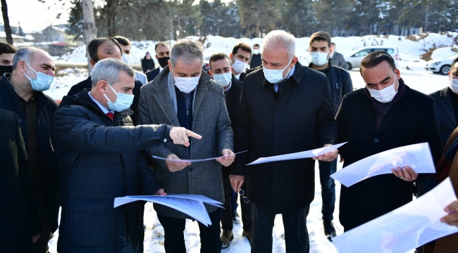 BAŞKAN ÇINAR, YENİ DÖNEM YATIRIMLARI HAKKINDA AK PARTİ MİLLETVEKİLLERİ ÇAKIR İLE KÂHTALI'YA BİLGİLENDİRMELERDE BULUNDU 