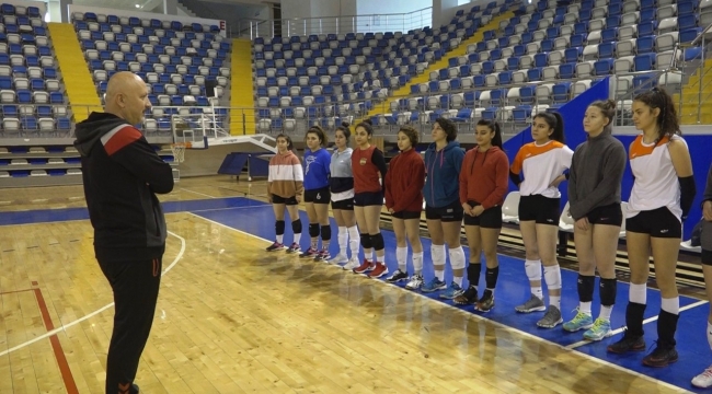 YEŞİLYURT BELEDİYESPOR BAYAN VOLEYBOL TAKIMI, BÖLGESEL LİGE ODAKLANDI