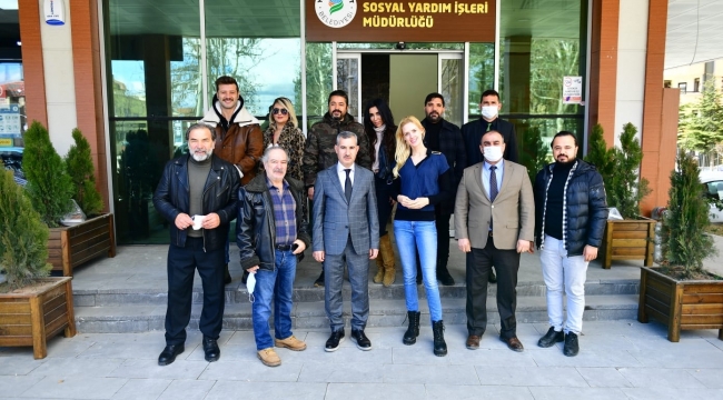 BAŞKAN ÇINAR, 'GIRİFT' DİZİ EKİBİNİ EMANET ÇARŞISI-DOĞAL ÜRÜNLER PAZARINDA AĞIRLADI