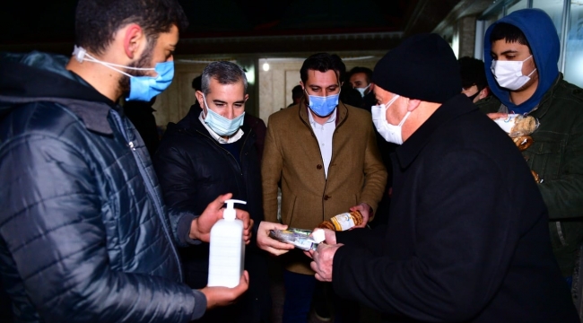 BAŞKAN ÇINAR, MESCİD-İ TAKVA CAMİNDE KANDİL SİMİDİ, LOKUM VE GÜL SUYU DAĞITTI