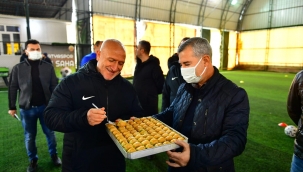 BAŞKAN ÇINAR, YEŞİLYURT BELEDİYESPOR FUTBOL TAKIMINA MORAL ZİYARETİNDE BULUNDU