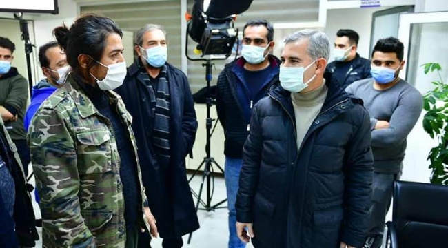 BAŞKAN ÇINAR, YEŞİLYURT'TA ÇEKİLEN 'GIRİFT' DİZİ SETİNİ ZİYARET ETTİ
