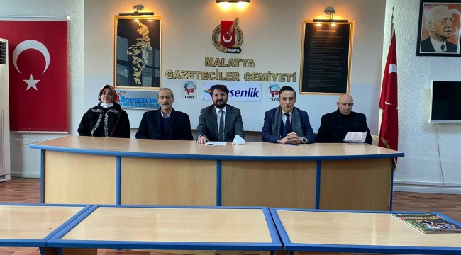 YEŞİLDER Vahap Küçük Araştırma komisyon Başkanı Erdoğan Zelyurt, Malatya Gazeteciler Cemiyetinde, "Vahap Küçük Gazetecilik Başarı Ödülleriyle ilgili Basın açıklaması yaptı. Açıklamada ;