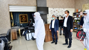 YEŞİLYURT BELEDİYESİ EKİPLERİ, KAMU BİNALARI, HİZMET MEKANLARI, PARKLAR VE MUHTELİF ALANLARI 2.280 KEZ DEZENFEKTE ETTİ