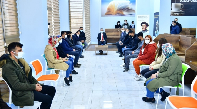 YEŞİLYURT BELEDİYESİ'NDEN ÜNİVERSİTE SINAVLARINA HAZIRLANAN 500 ÖĞRENCİYE TYT DENEME SETİ HEDİYESİ