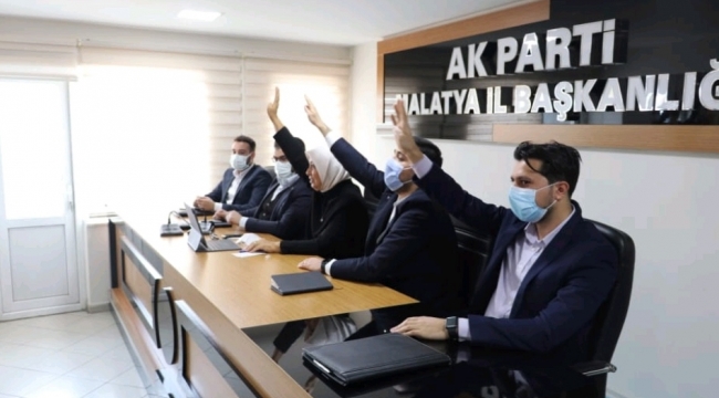  Yeşilyurt Gençlik Kolları Başkanı Salih Tav ve Yönetimi 6. Gençlik Kolları Olağan Kongresi öncesi bir araya geldi.