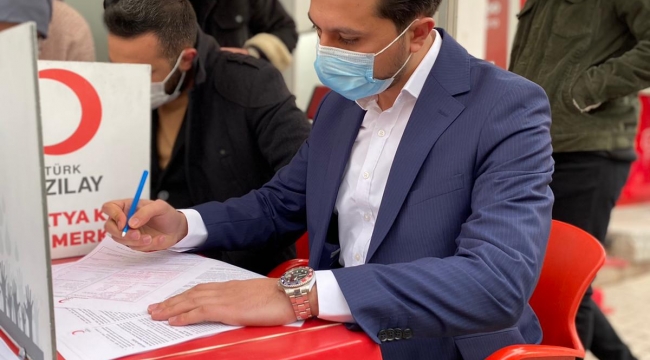 YEŞİLYURT GENÇLİK KOLLARI KIZILAY'A KAN BAĞIŞINDA BULUNDU