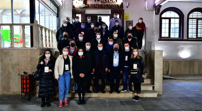 BAŞKAN ÇINAR, 'KAYISI ÇİÇEĞİ ŞENLİĞİ' MİSAFİRLERİYLE SOHBET TOPLANTISINDA BİR ARAYA GELDİ