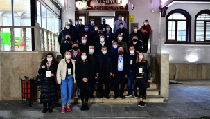 BAŞKAN ÇINAR, 'KAYISI ÇİÇEĞİ ŞENLİĞİ' MİSAFİRLERİYLE SOHBET TOPLANTISINDA BİR ARAYA GELDİ