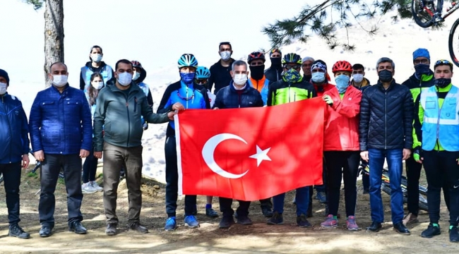 BİSİKLET TUTKUNLARI, YEŞİLYURT KENT KONSEYİNDEN GÜNDÜZBEY'E KADAR PEDAL ÇEVİRDİ