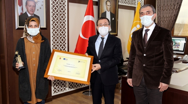 İletişim Fakültesi'ne Türkiye Gazeteciler Cemiyeti'nden Ödül