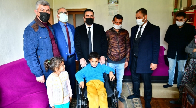 YEŞİLYURT BELEDİYESİ'NDEN BEDENSEL ENGELLİ BATUHAN ŞAHİN'E ENGELLİ ARAÇ HEDİYESİ  