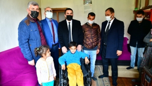 YEŞİLYURT BELEDİYESİ'NDEN BEDENSEL ENGELLİ BATUHAN ŞAHİN'E ENGELLİ ARAÇ HEDİYESİ  