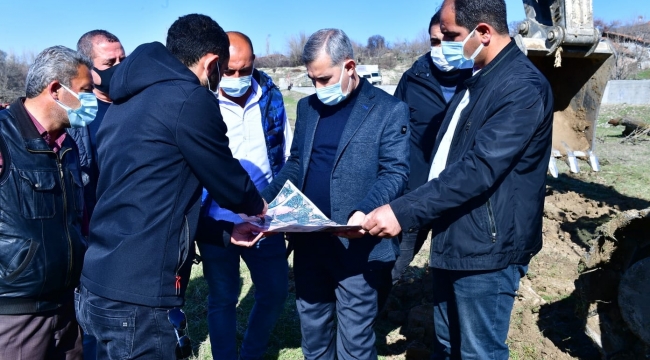 YEŞİLYURT BELEDİYESİ, YENİ SANAYİ YATIRIMLARI İÇİN YOL AÇMA VE ÇEVRE DÜZENLEME HİZMETLERİNE AĞIRLIK VERİYOR