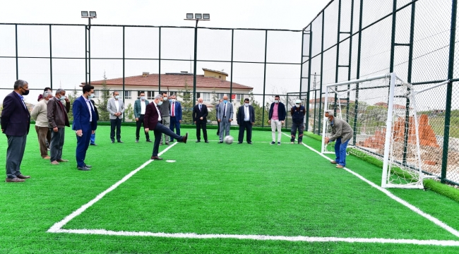 BAŞKAN ÇINAR, GÖRGÜ MAHALLESİNDE YAPIMI TAMAMLANAN SEMT SAHASINI İNCELEDİ  