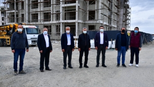 BAŞKAN ÇINAR'IN YENİ DÖNEM VAATLERİNDEN 'YEŞİL TOPSÖĞÜT KONUTLARI' HIZLA YÜKSELİYOR