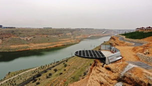 BAŞKAN ÇINAR, MİLLET BAHÇESİNDE YAPIMI SÜREN SEYİR TERASINI İNCELEDİ