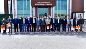 BAŞKAN ÇINAR, YEŞİLYURT BELEDİYESİ'NDEN EMEKLİ OLAN PERSONELLERE PLAKET TAKDİM ETTİ