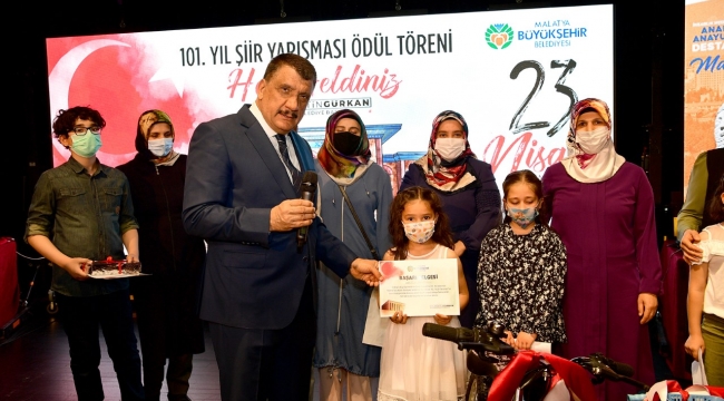 Büyükşehir Belediyesi 23 Nisan 101. Yıl Şiir Yarışması Ödül Töreni Yapıldı