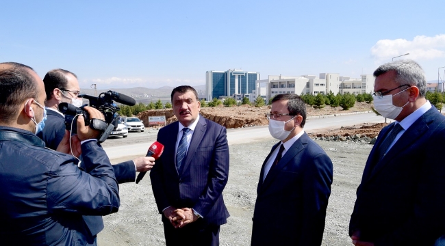 İNÖNÜ ÜNİVERSİTESİ İÇERİSİNDE 3 KM UZUNLUĞUNDA 40 METRE GENİŞLİGİNDE YOL AÇILDI