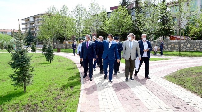 ÖZALPER BÖLGE PARKINDA İNCELEMELERDE BULUNAN BAŞKAN GÜRKAN MALATYA'DA KİŞİ BAŞINA DÜŞEN YEŞİL ALAN MİKTARINI İKİ KATINA ÇIKARIYORUZ