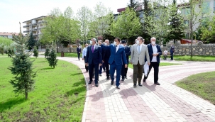 ÖZALPER BÖLGE PARKINDA İNCELEMELERDE BULUNAN BAŞKAN GÜRKAN MALATYA'DA KİŞİ BAŞINA DÜŞEN YEŞİL ALAN MİKTARINI İKİ KATINA ÇIKARIYORUZ