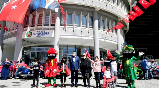 VATANDAŞLAR 23 NİSAN'I EVLERİNDE COŞKUYLA KUTLADI