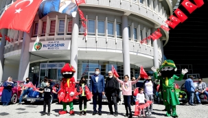 VATANDAŞLAR 23 NİSAN'I EVLERİNDE COŞKUYLA KUTLADI