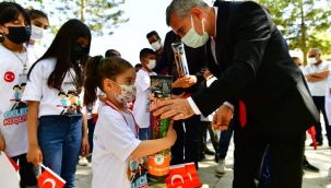 YEŞİLYURT BELEDİYESİ, DİLEK MAHALLESİNDE 'ÇOCUK ŞENLİĞİ' DÜZENLEDİ