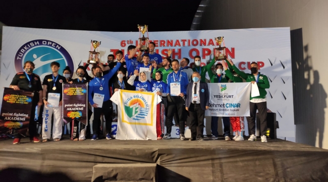 YEŞİLYURT BELEDİYESPOR KİCK-BOKS TAKIMI, AVRUPA KUPASI MAÇLARINDA ÜÇÜNCÜLÜK KUPASININ SAHİBİ OLDU