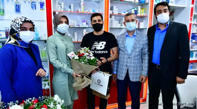 BAŞKAN ÇINAR, 14 MAYIS ECZACILAR GÜNÜ NEDENİYLE NÖBETÇİ ECZANELERİ ZİYARET ETTİ