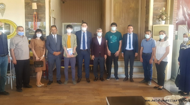 BAŞKAN ÇINAR, GENÇ YAŞTA BÜYÜK BİR BAŞARININ ALTINA İMZA ATAN FERİDUN BALABAN İLE BİRARAYA GELDİ