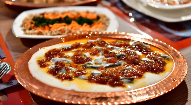 BAŞKAN ÇINAR, KİRAZ YAPRAĞI SARMASININ COĞRAFİ İŞARET TESCİL BELGESİNİ YEŞİLYURT KADIN GİRİŞİMİ ÜRETİM VE İŞLETME KOOPERATİFİNE TESLİM ETTİ