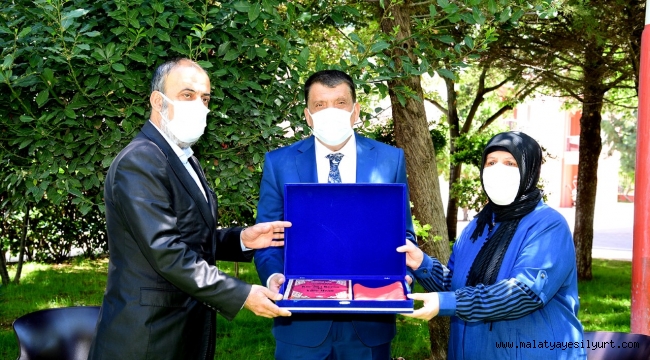  BAŞKAN GÜRKAN'DAN ŞEHİT AİLELERİNE ZİYARET