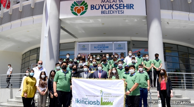 Marmara Eğitim Kurumları Öğrencilerini , Başkan Gürkan Meclis Salonunda Ağırladı