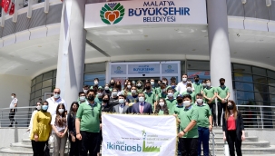 Marmara Eğitim Kurumları Öğrencilerini , Başkan Gürkan Meclis Salonunda Ağırladı